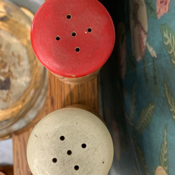 1960s Wooden Salt and Pepper Shakers - Picture 14 of 15